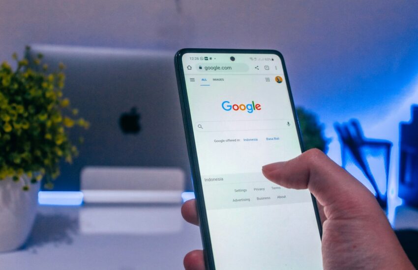 Her şey 5 Şubat 2019’da Google’ın içinde çalan Sarı Alarm (Code Yellow) ile başlıyor. Teknoloji dünyasında Sarı Alarm, öyle sıradan bir toplantı kodu değil; tüm projelerin durdurulduğu, çalışanların savaş odalarına çekildiği bir DEFCON 1 krizidir.